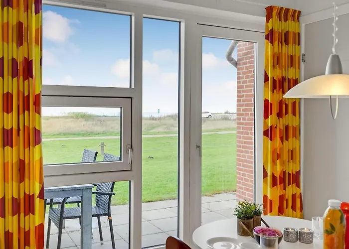 2 Bedroom Stunning In *