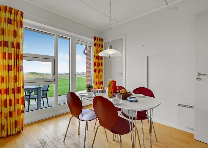 Dom wakacyjny 2 Bedroom Stunning In Højer
